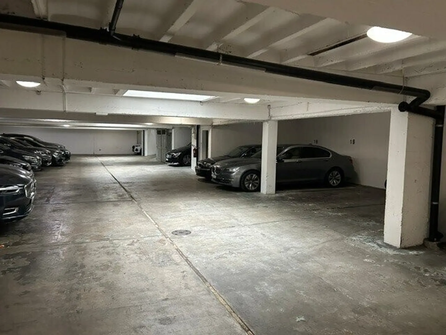 Place de Parking Souterraine à Louer - Photo 1 sur 3