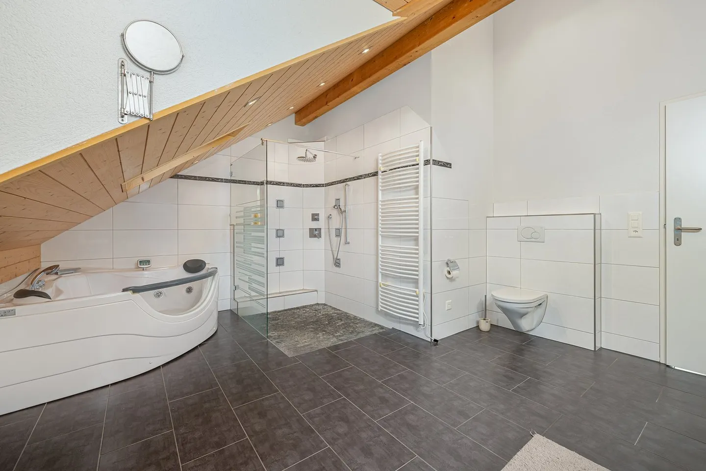 Modernes Doppelhaus mit Wellnessoase - Foto 10 von 18