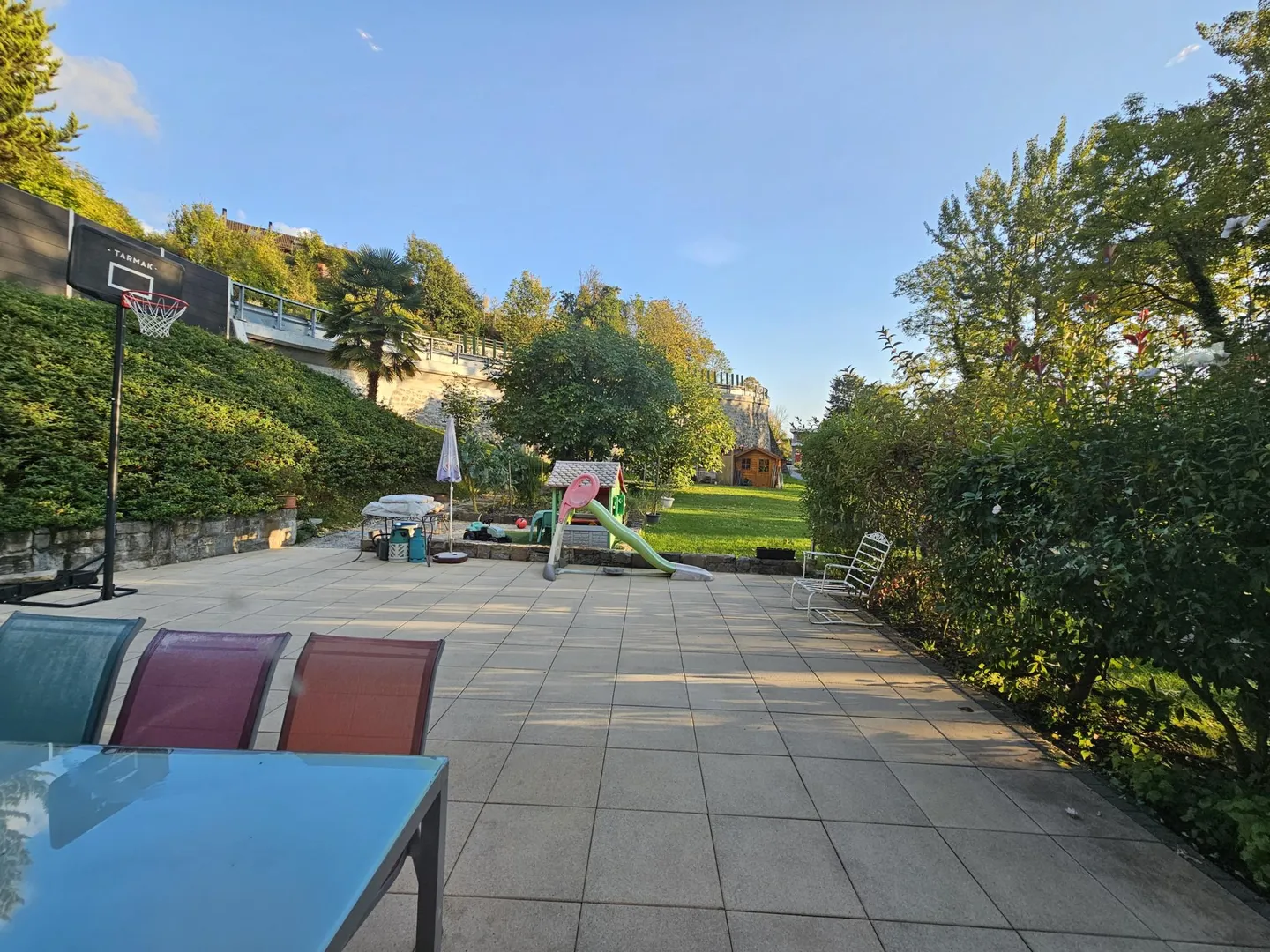 Wunderschöne Einzelvilla mit großem Garten - Foto 2 von 8