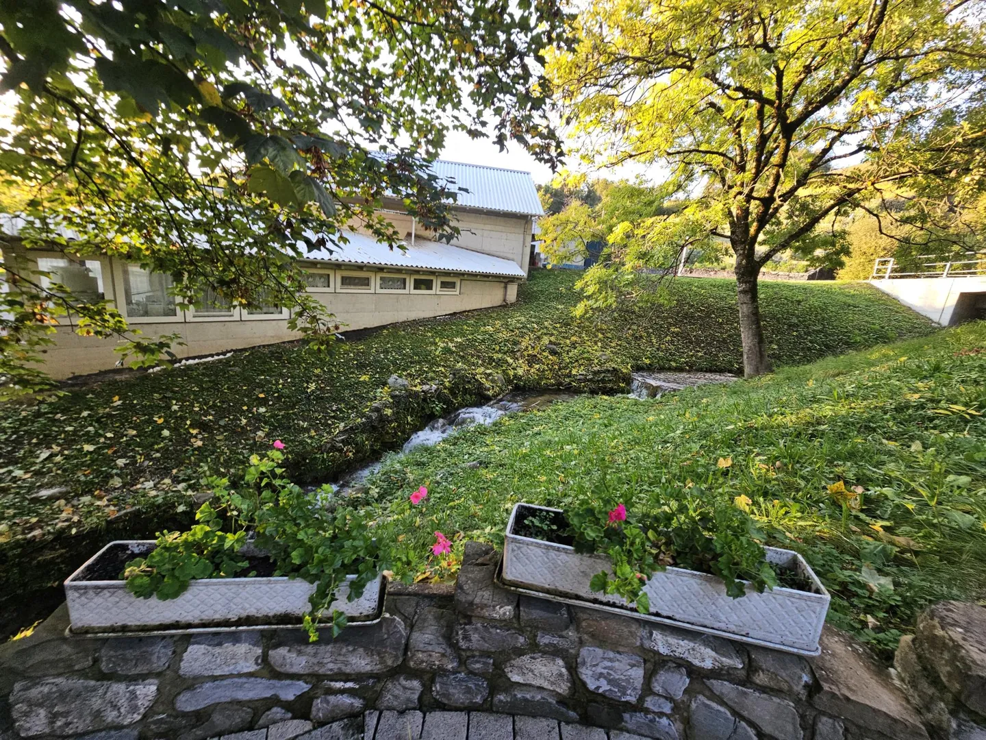 Wunderschöne Einzelvilla mit großem Garten - Foto 8 von 8