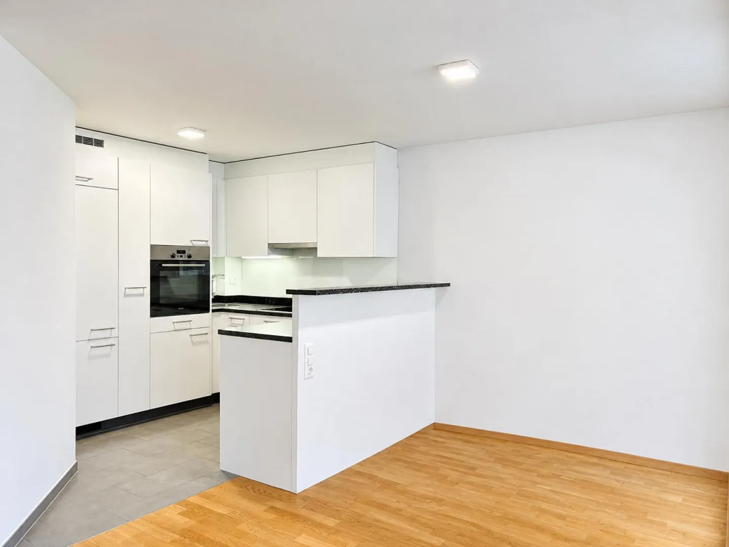 Appartement moderne de 3,5 pièces avec loggia - Photo 4 sur 9