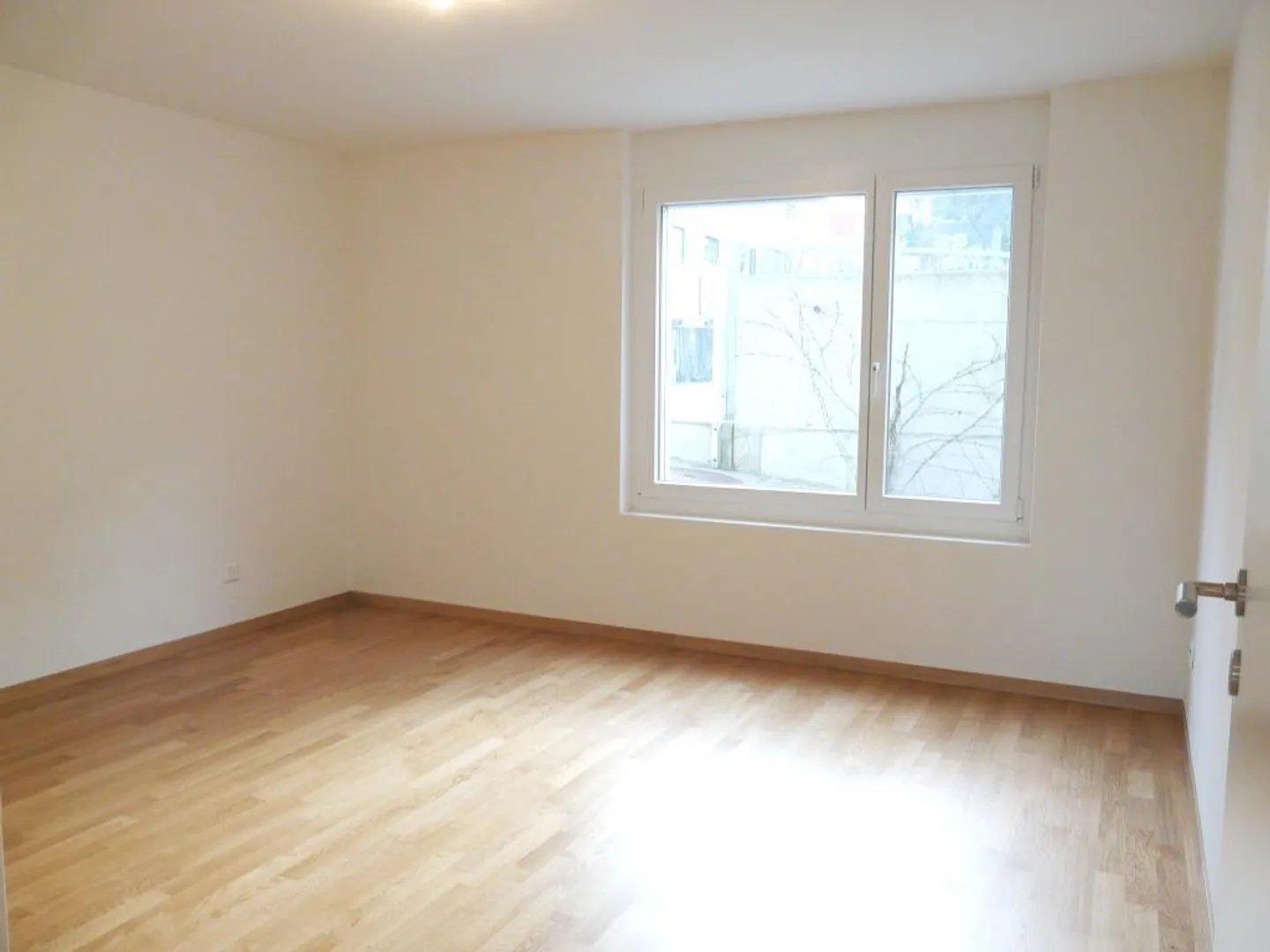 Appartement moderne de 3,5 pièces avec loggia - Photo 5 sur 9