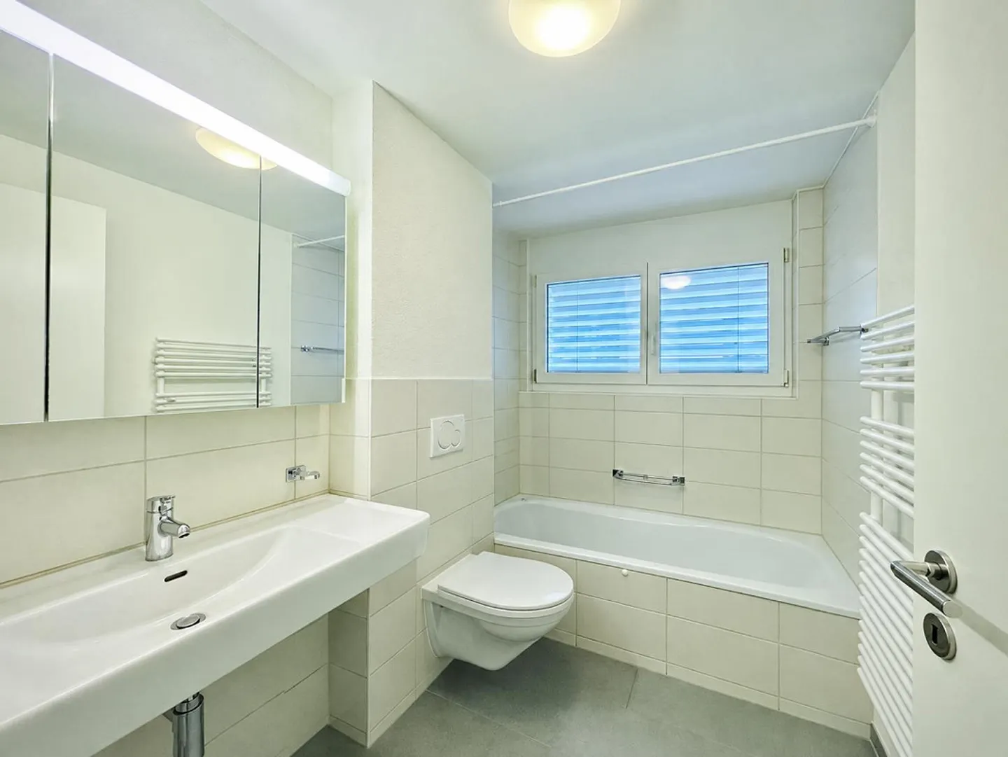 Appartement moderne de 3,5 pièces avec loggia - Photo 7 sur 9