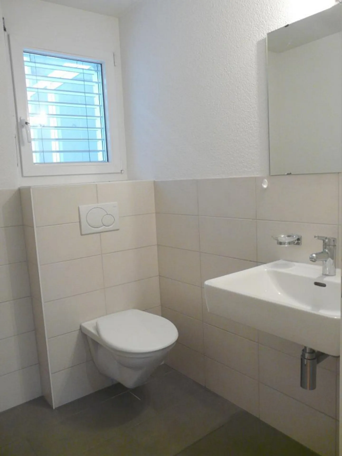 Appartement moderne de 3,5 pièces avec loggia - Photo 9 sur 9