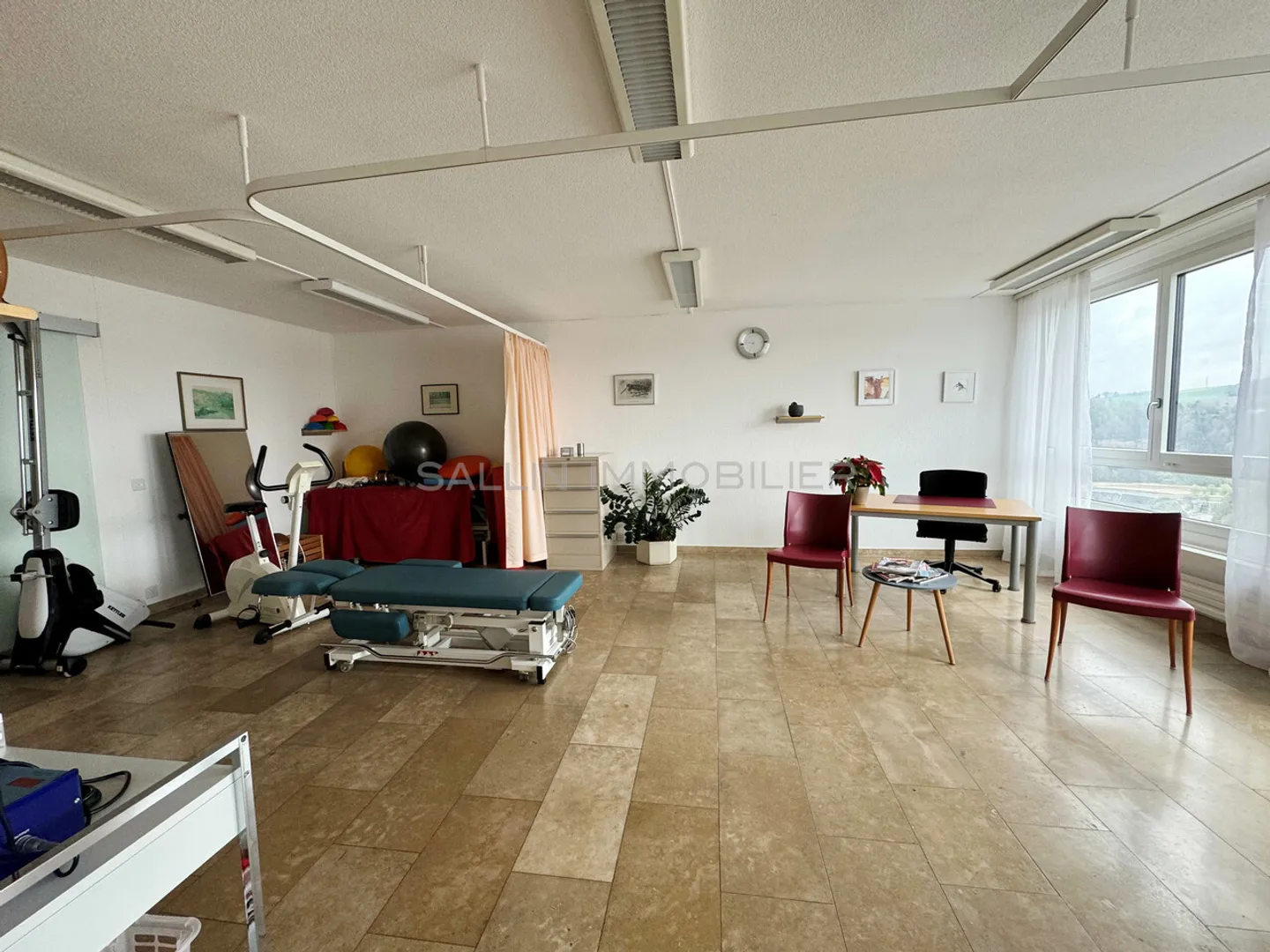 Unità spaziosa di 2½ stanze al 13° piano - Foto 2 di 6