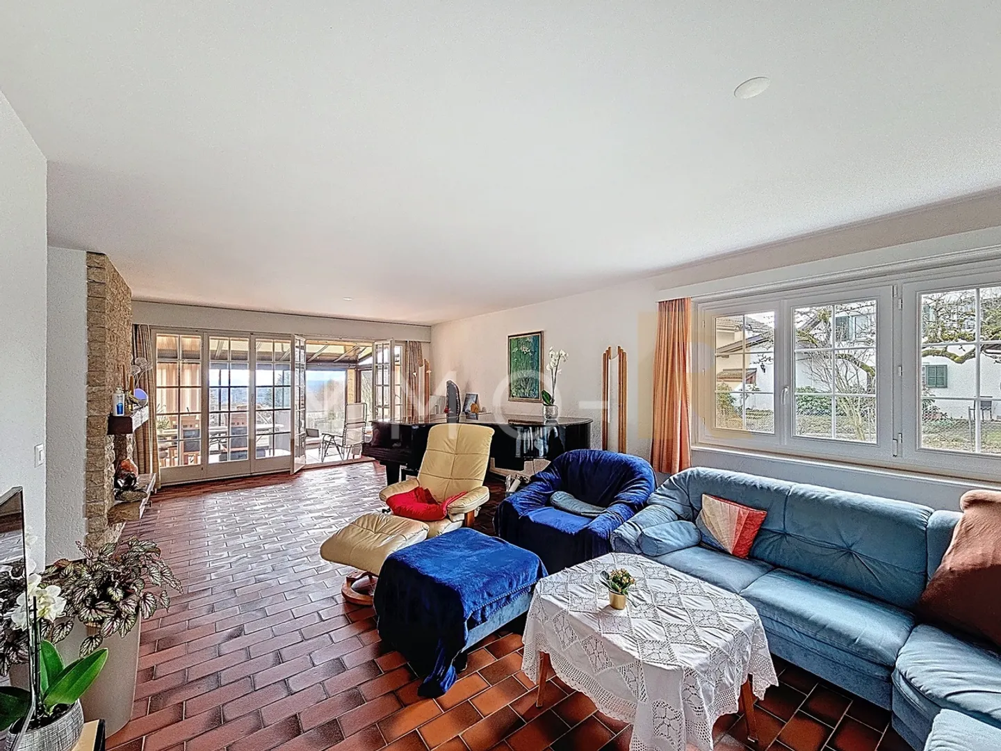 Spacious individual villa with large garden - Photo 2 of 9