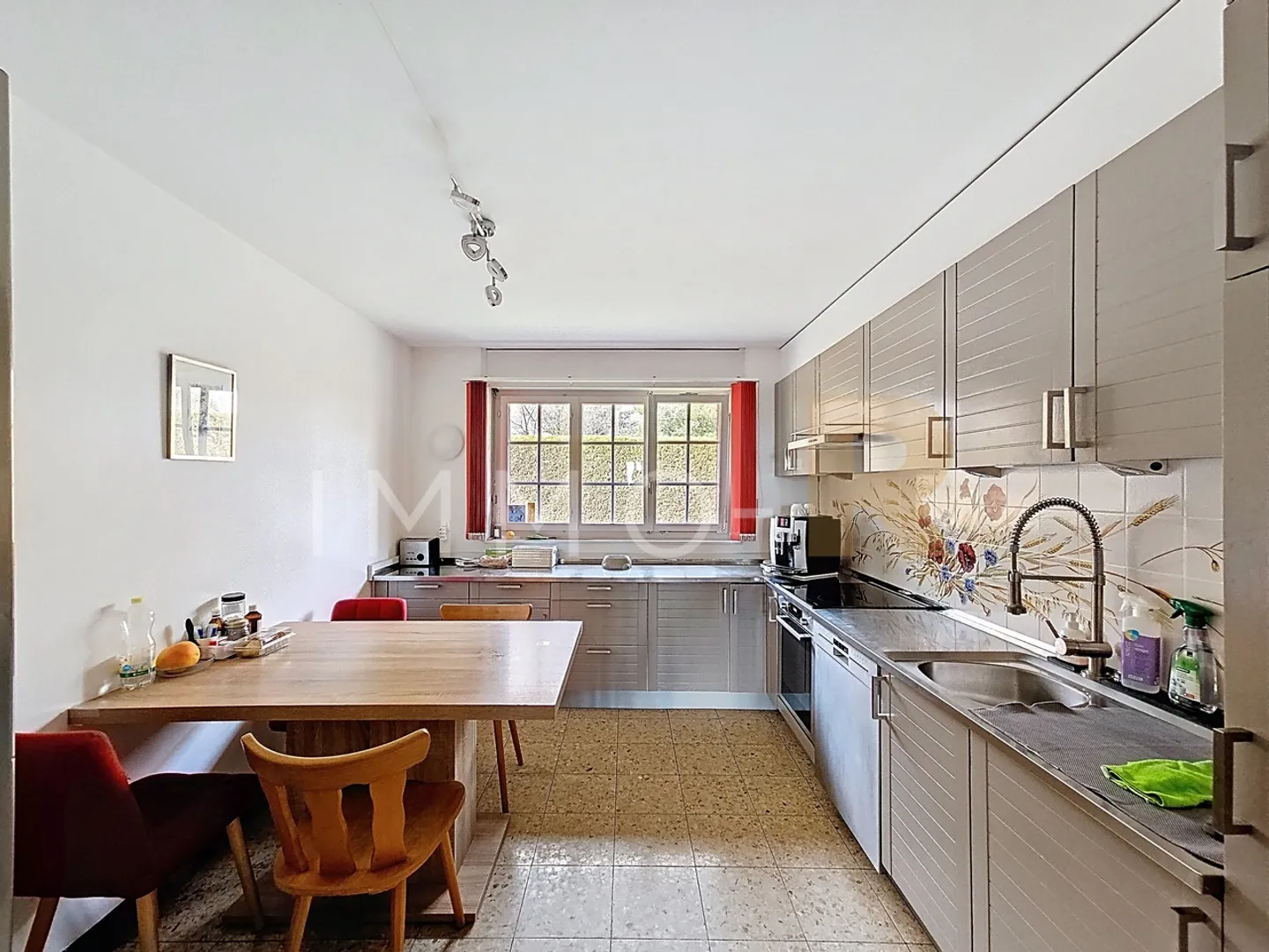 Spacious individual villa with large garden - Photo 5 of 9