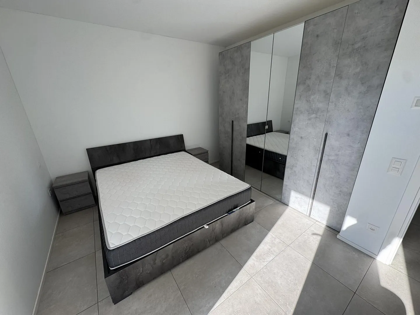 Vacallo – Elegante moderne Wohnung mit Terrasse und neuer Einrichtung - Foto 7 von 13