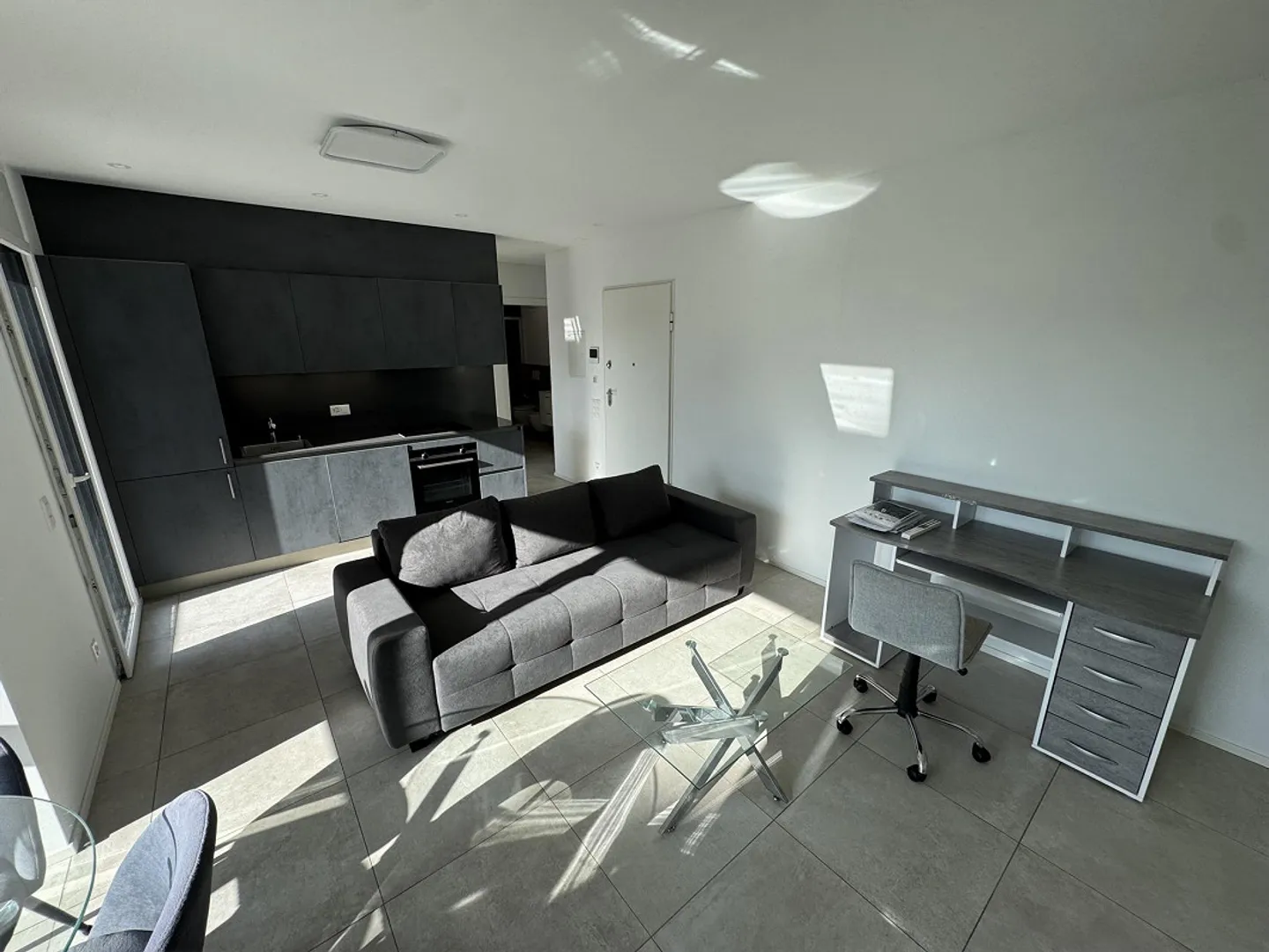 Vacallo – Elegante moderne Wohnung mit Terrasse und neuer Einrichtung - Foto 9 von 13