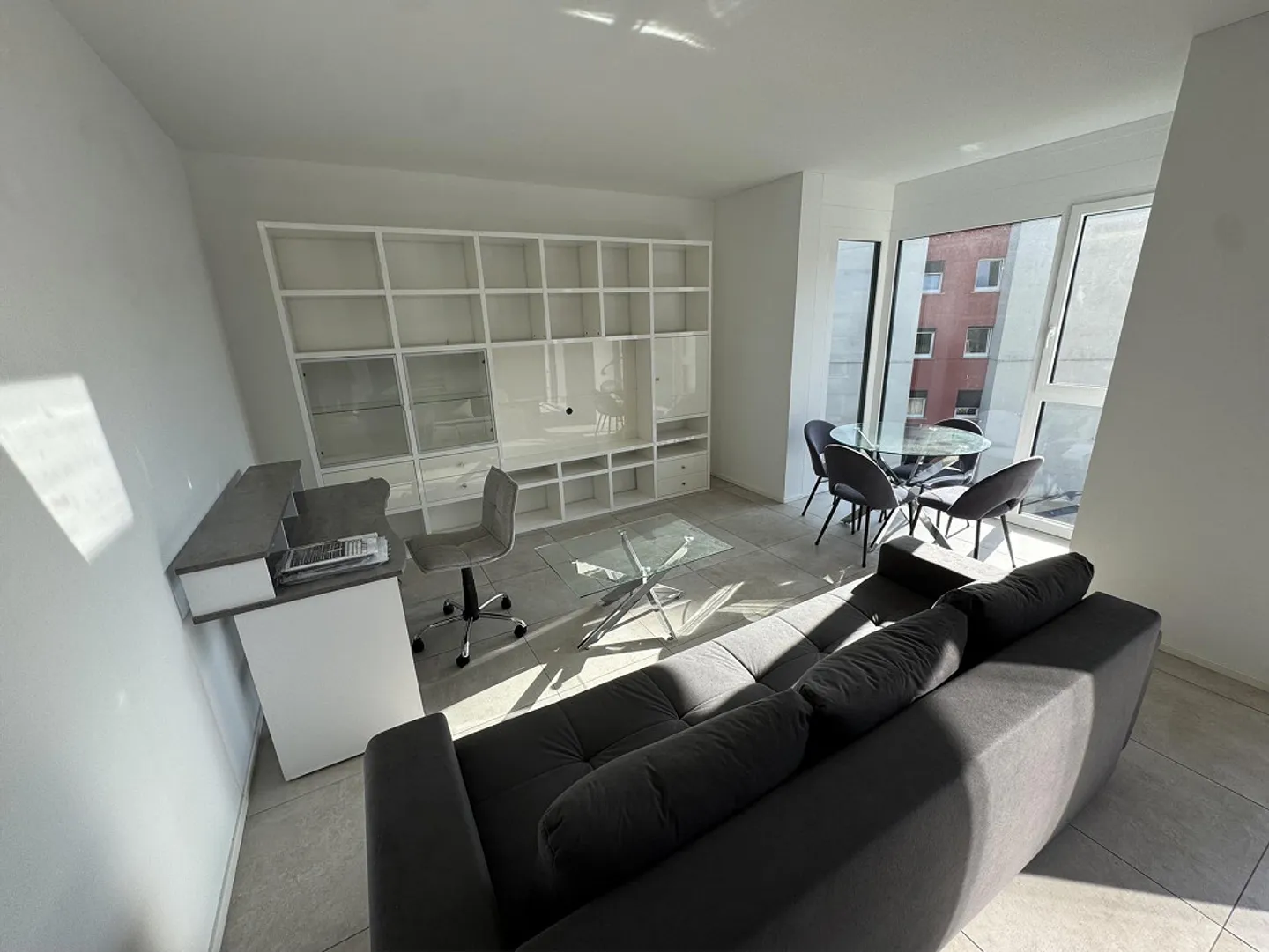 Vacallo – Elegante moderne Wohnung mit Terrasse und neuer Einrichtung - Foto 3 von 13