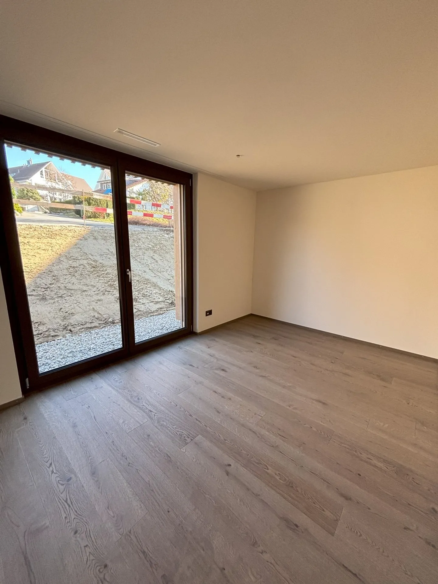 First rental of 9 new apartments with great views - Photo 4 of 8