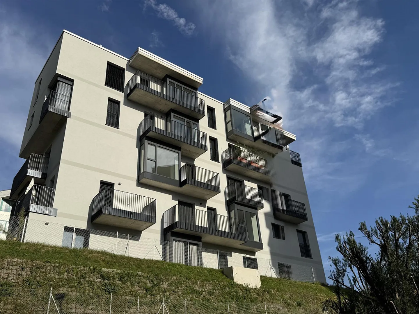 Vacallo – Elegante moderne Wohnung mit Terrasse und neuer Einrichtung - Foto 13 von 13