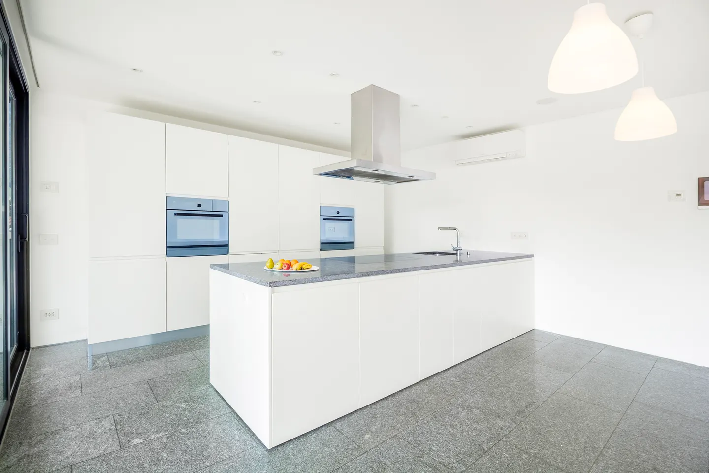 Modern apartment with high-end finishes - Photo 4 of 12