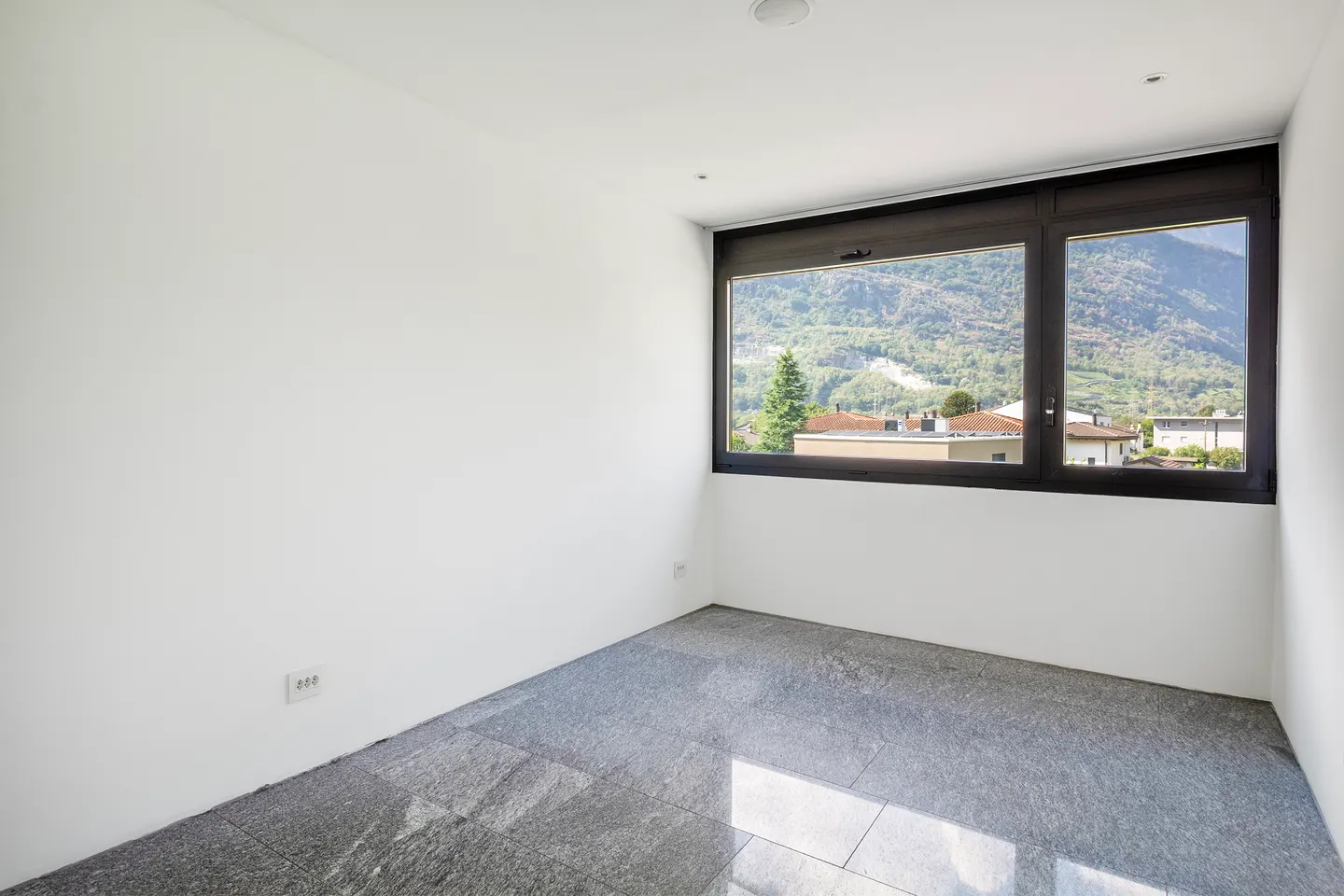 Modern apartment with high-end finishes - Photo 6 of 12