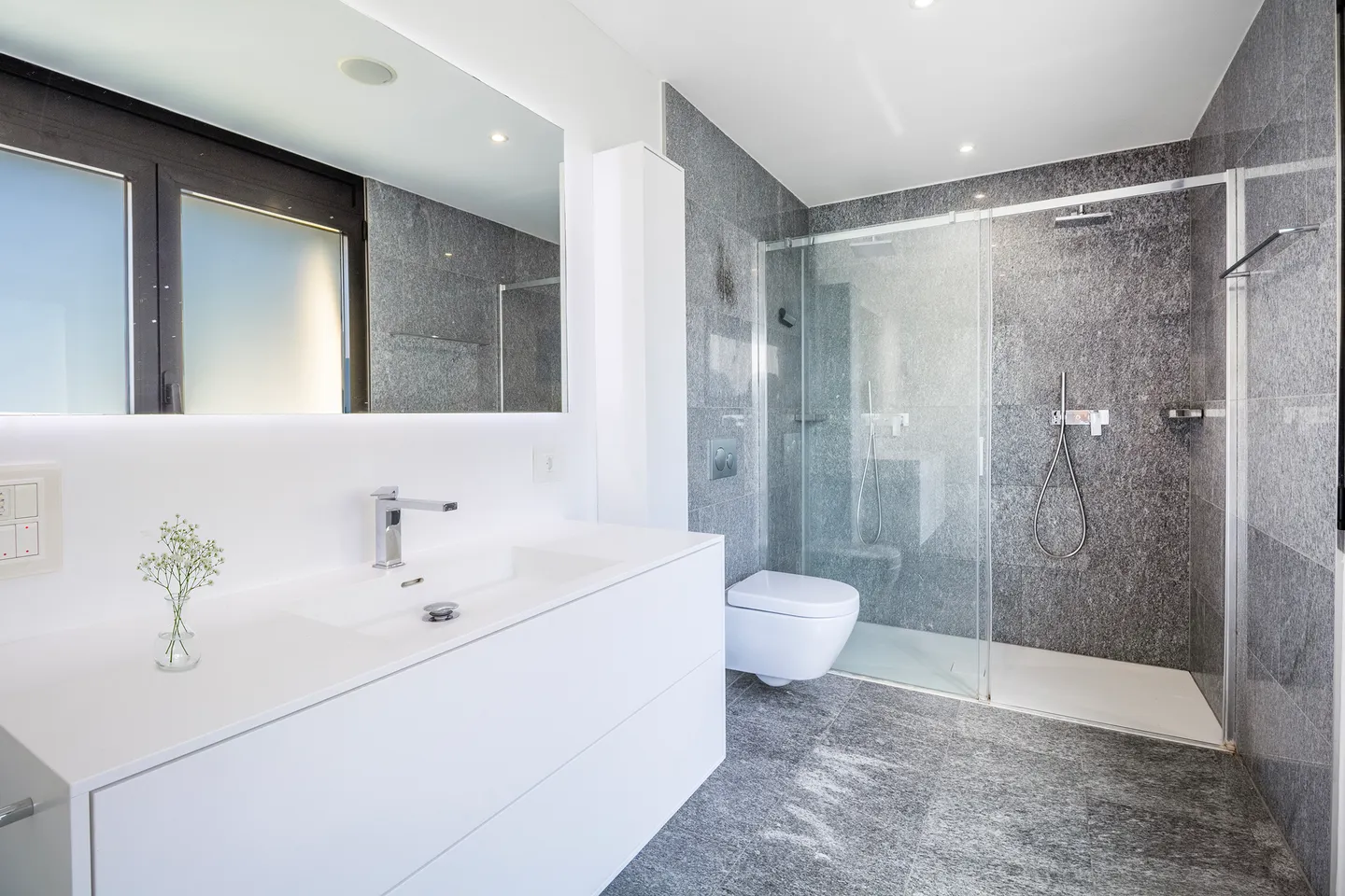 Modern apartment with high-end finishes - Photo 8 of 12