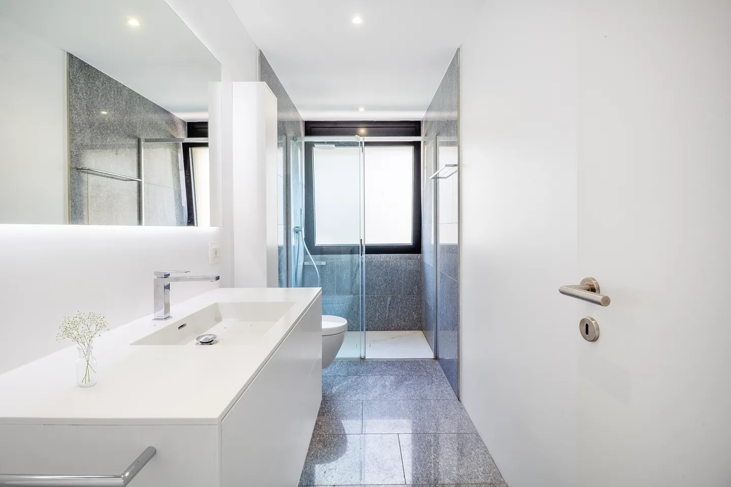Modern apartment with high-end finishes - Photo 9 of 12