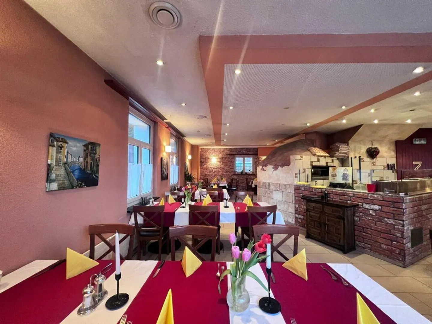 Investment property with future potential with 4.6% yield - fully rented & renovated - Photo 4 of 7