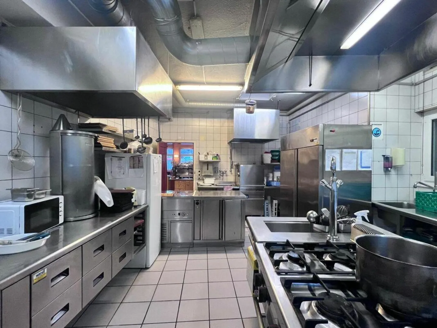 Investment property with future potential with 4.6% yield - fully rented & renovated - Photo 7 of 7