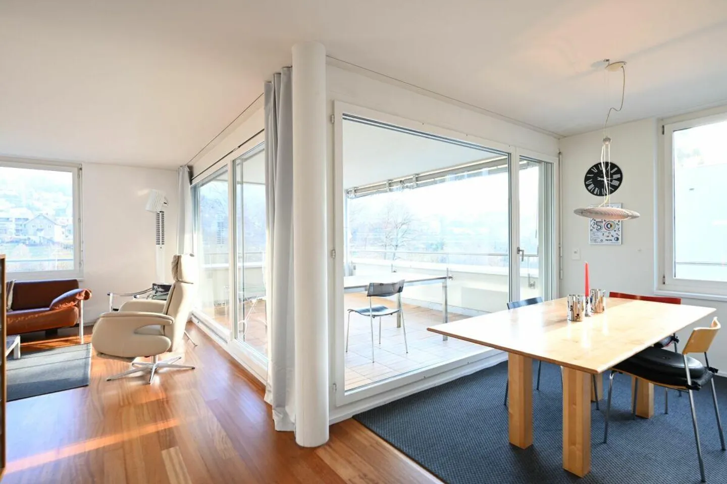 Appartement lumineux de 3,5 pièces avec loggia et vue panoramique - Photo 3 sur 13