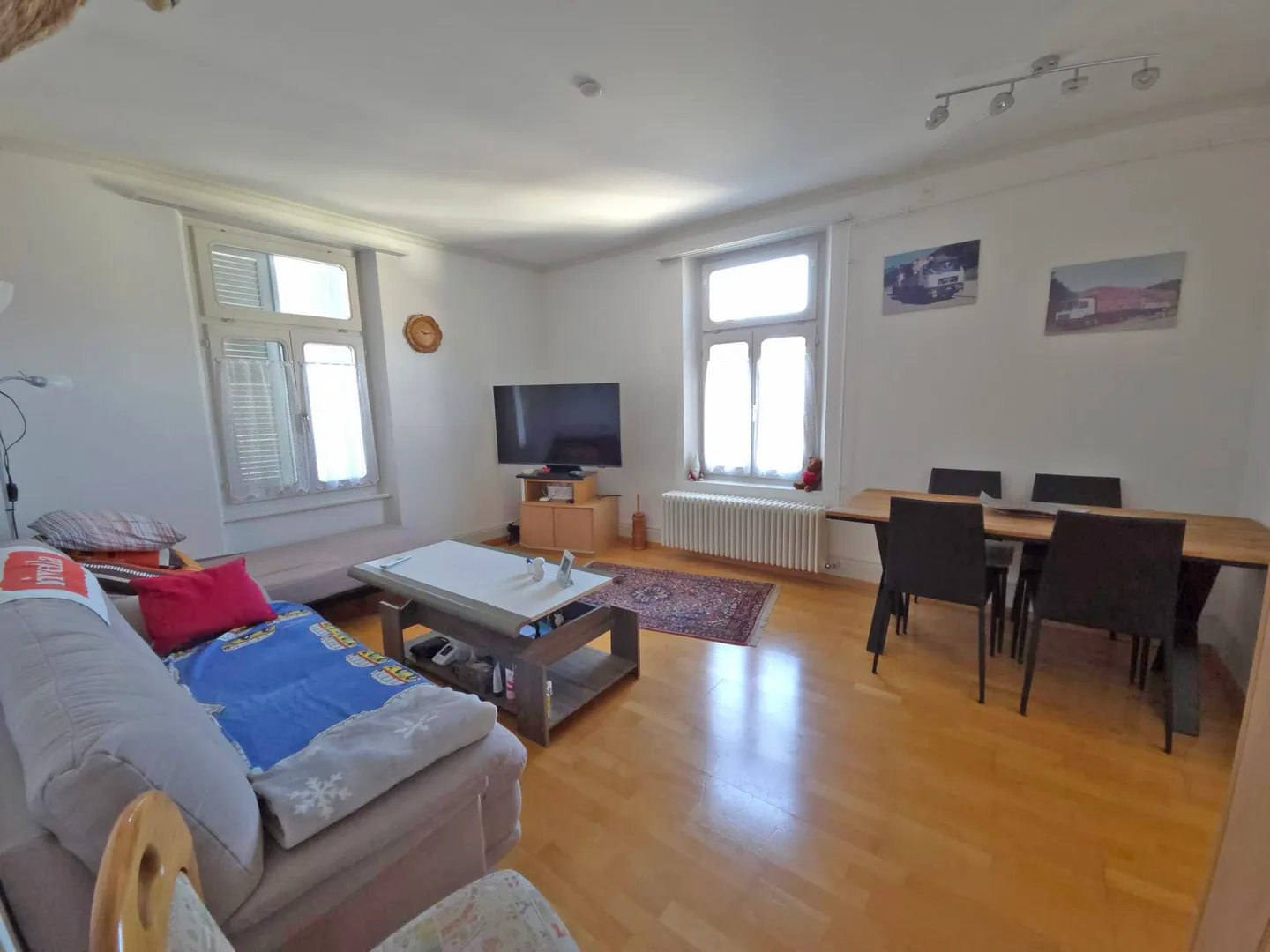 Spacious Apartment with Balcony - Photo 4 of 11