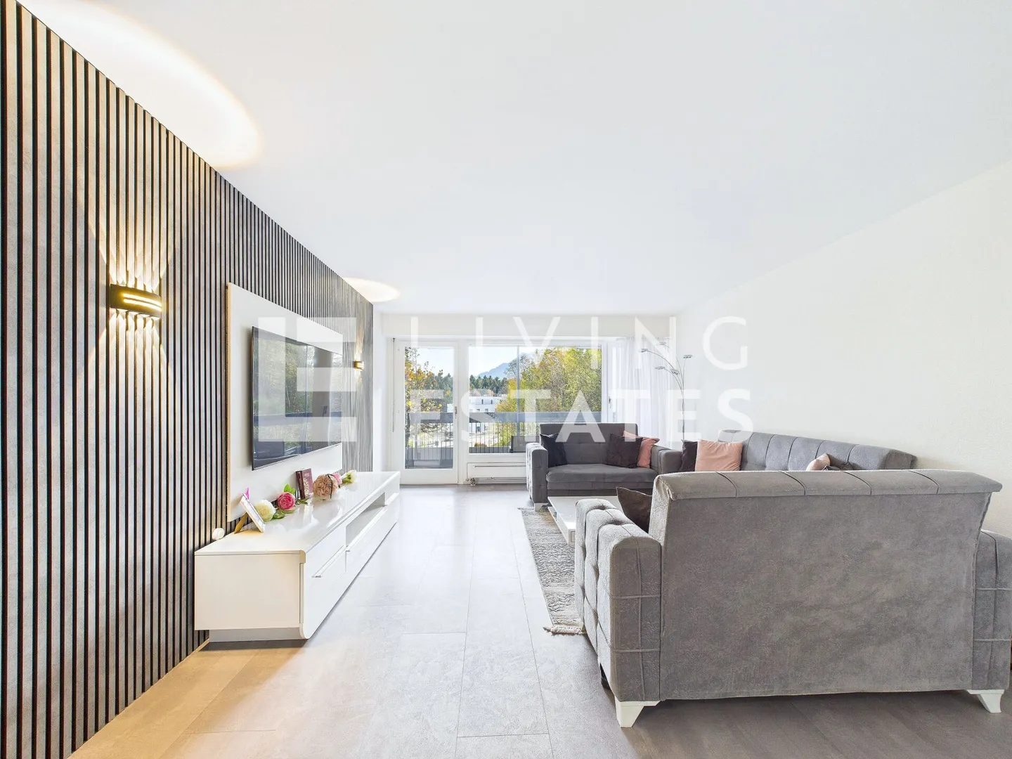 VOTRE BONHEUR FAMILIAL - CONFORTABLE. MODERNE. PROCHE DE LA VILLE. - Photo 1 sur 19