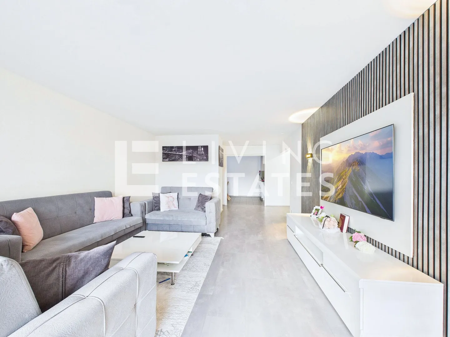 VOTRE BONHEUR FAMILIAL - CONFORTABLE. MODERNE. PROCHE DE LA VILLE. - Photo 2 sur 19