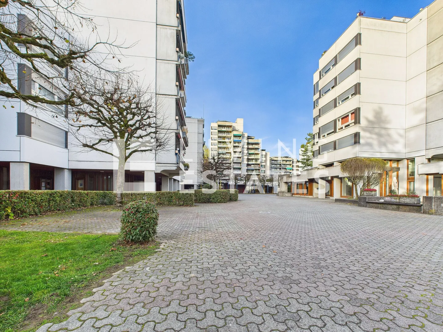 VOTRE BONHEUR FAMILIAL - CONFORTABLE. MODERNE. PROCHE DE LA VILLE. - Photo 17 sur 19