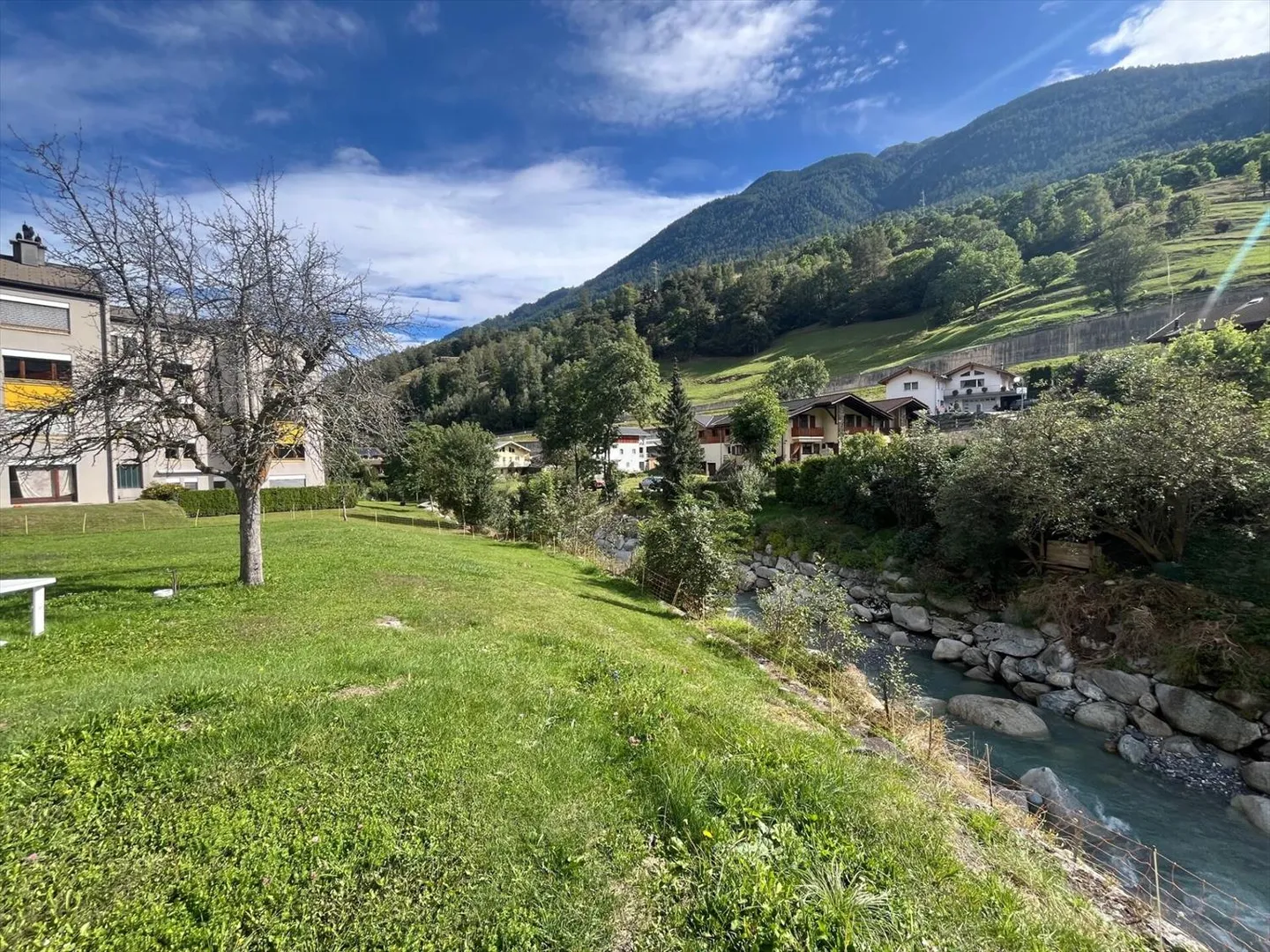 Im Herzen des Dorfes Orsières, Haus und Scheune zu renovieren mit schönem Außenbereich - Foto 7 von 13