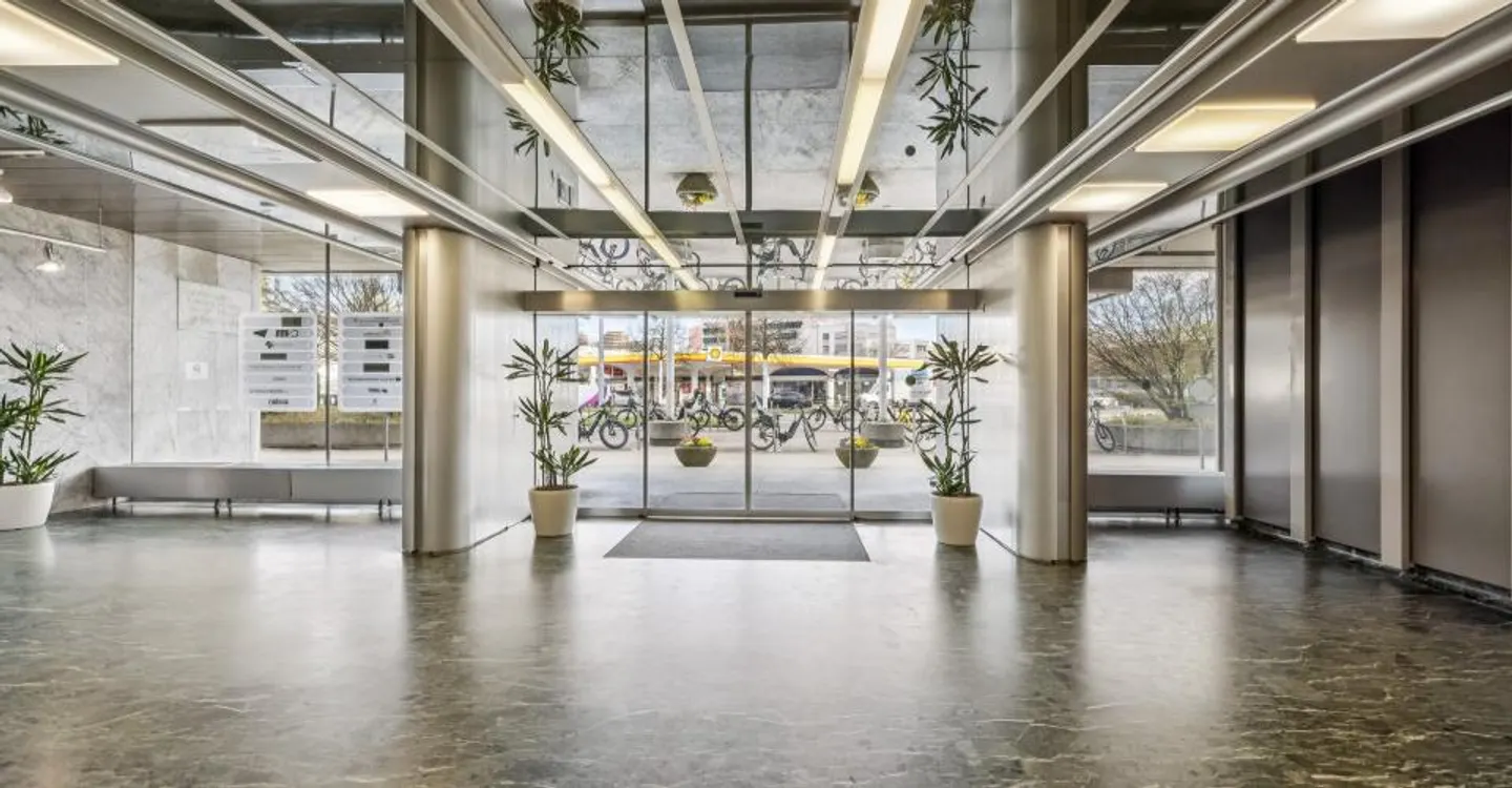 PLUG & WORK OFFICES 269 m² | Pont Rouge District - Photo 2 of 10