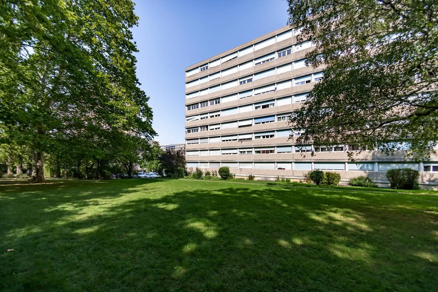 Peaceful Living in Onex! - Photo 2 of 10