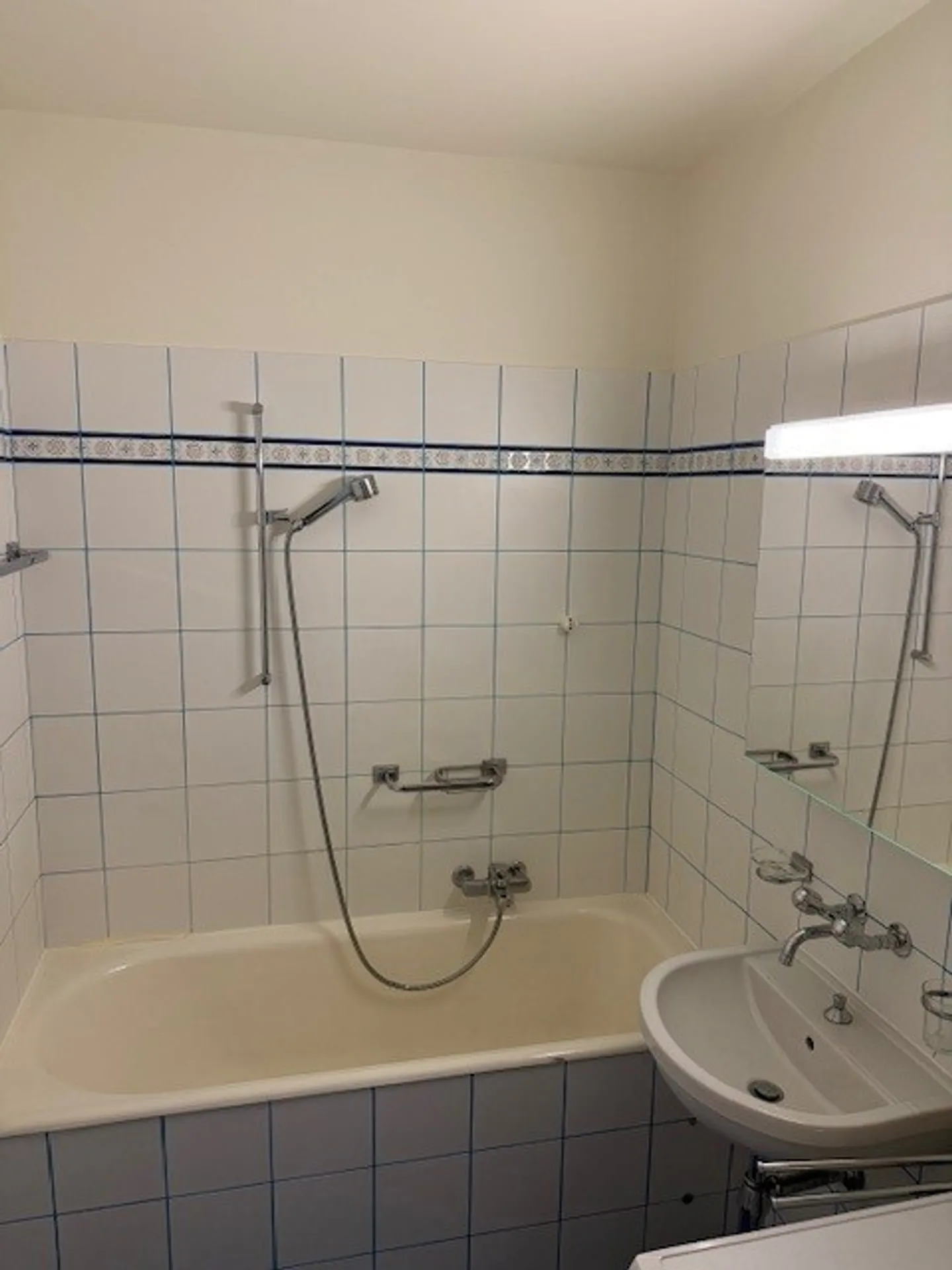 Peaceful Living in Onex! - Photo 10 of 10