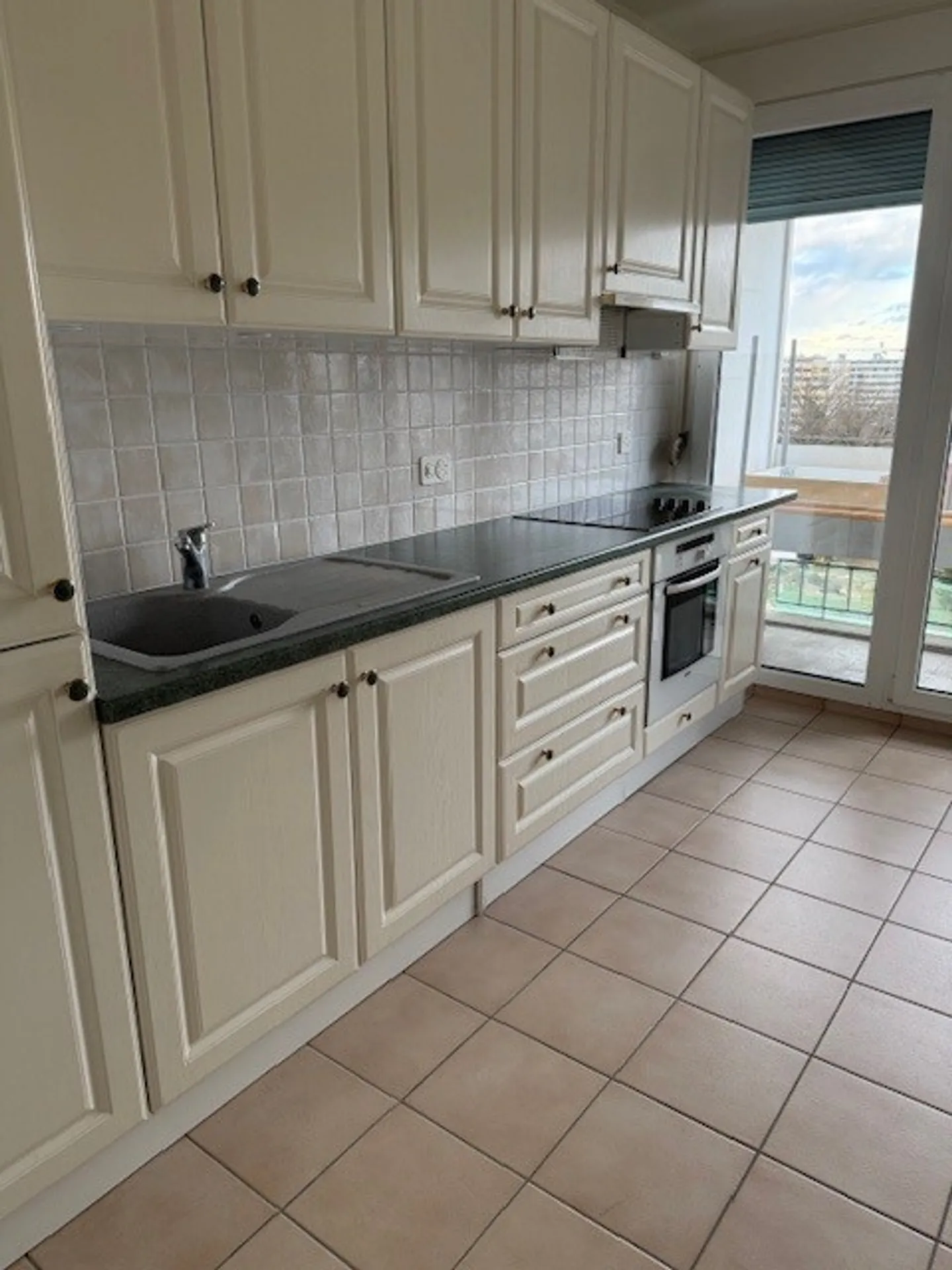 Peaceful Living in Onex! - Photo 6 of 10