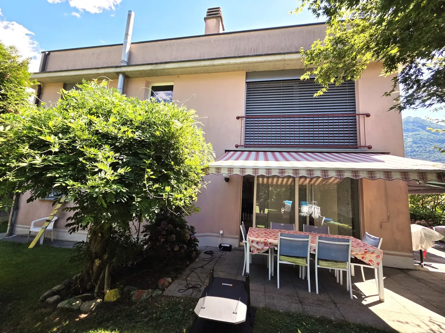 Spacious single-family house with 6 rooms in Gorduno - Photo 3 of 21