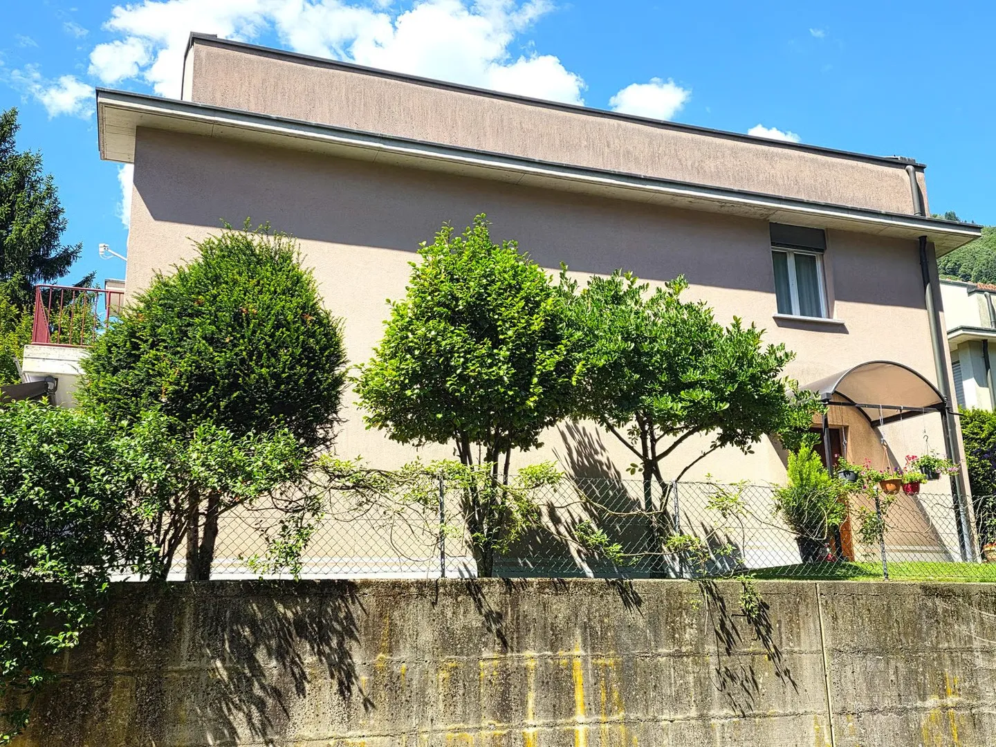 Spacious single-family house with 6 rooms in Gorduno - Photo 10 of 21