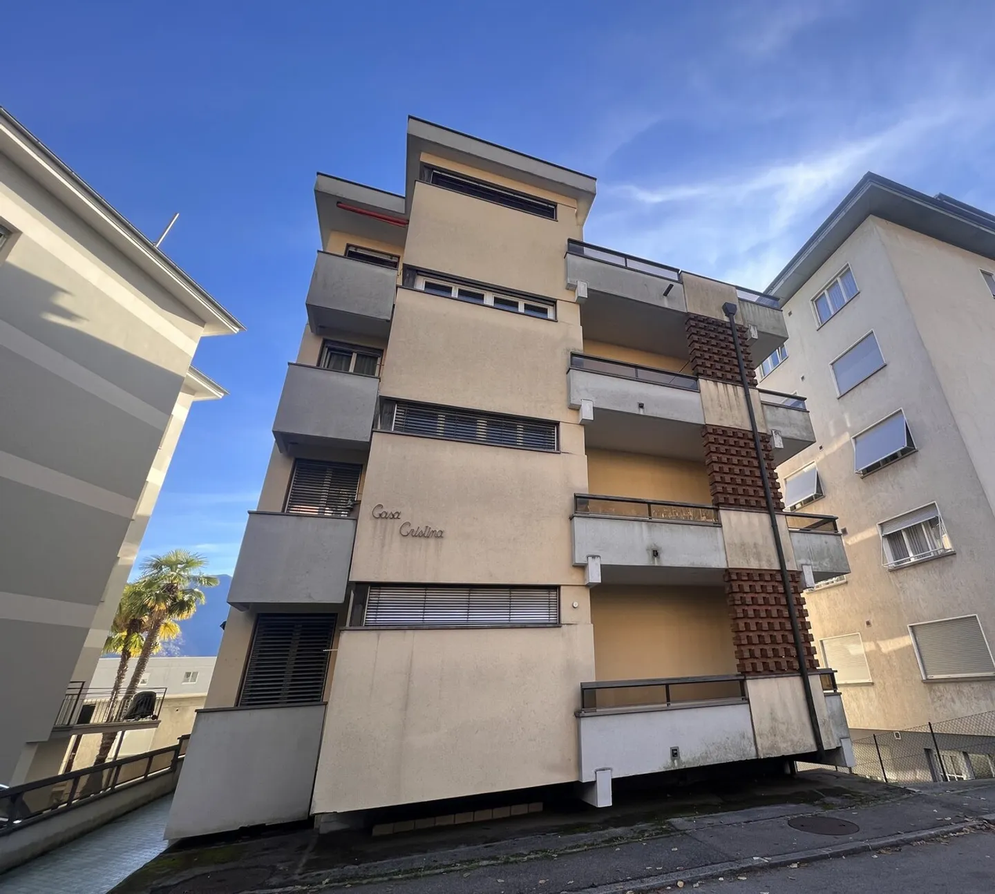 AFFITTASI SPAZIOSO APPARTAMENTO DI 2.5 LOCALI - Foto 1 di 8