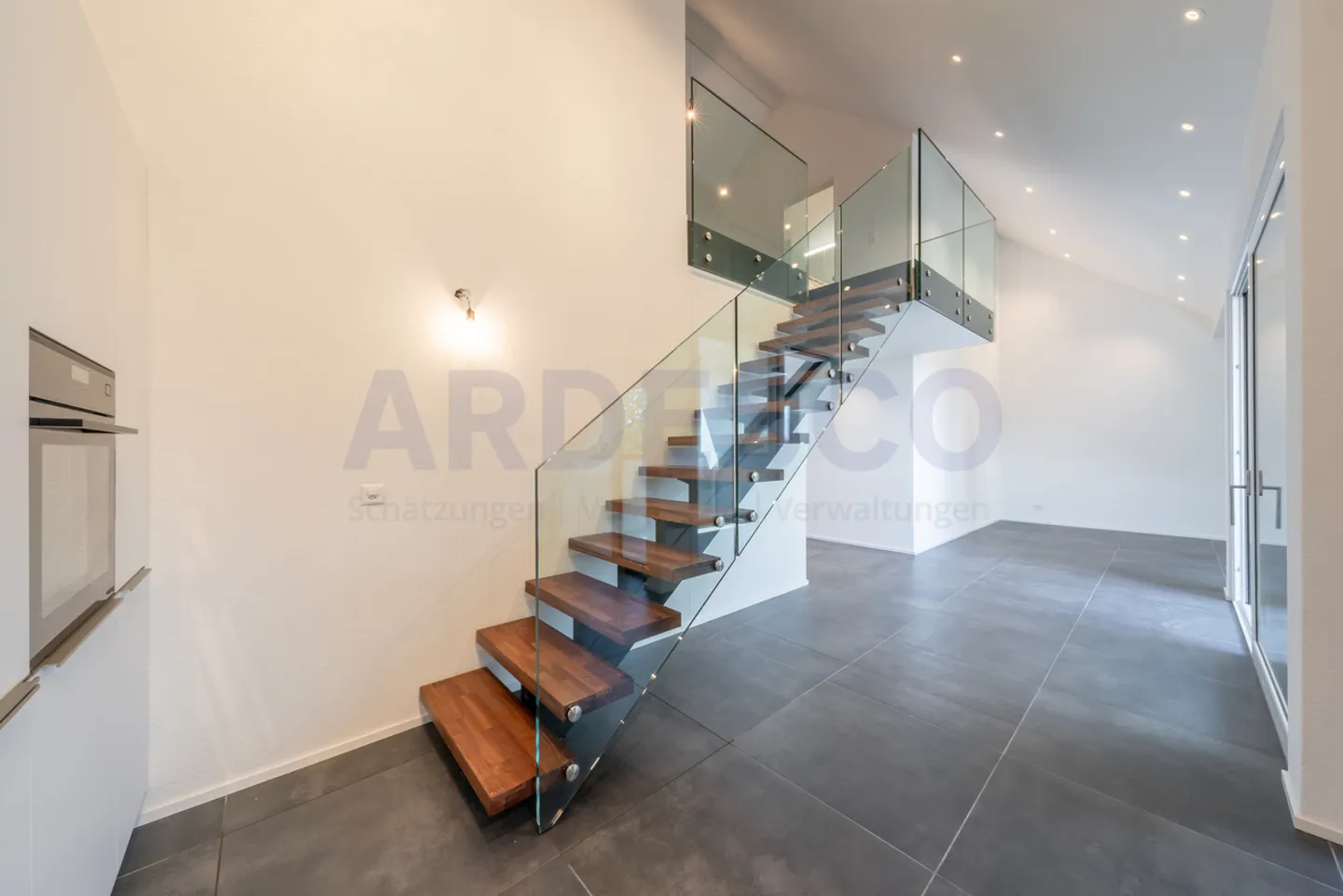 Elegance, comfort, and excellent condition combined! - Photo 3 of 9