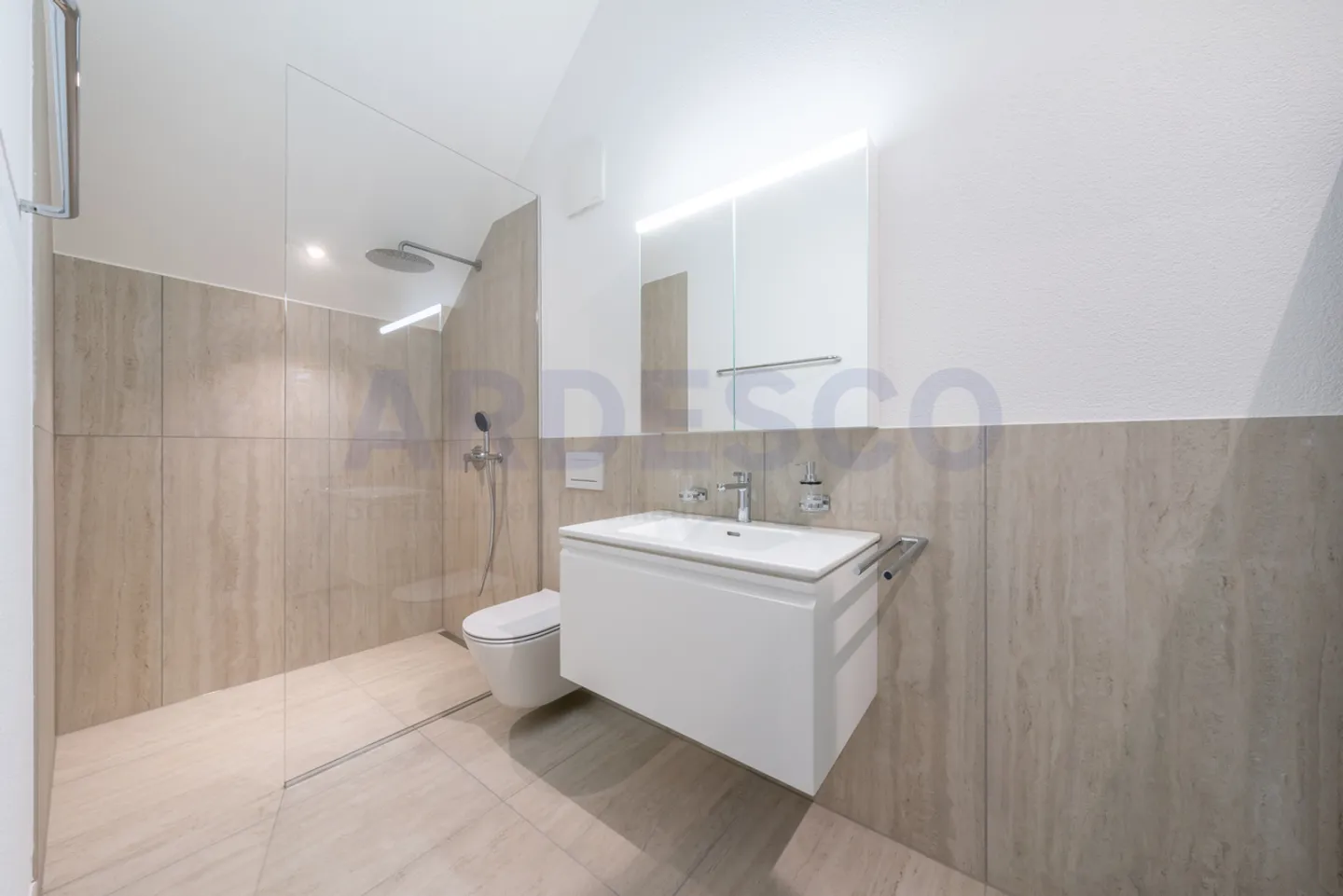 Elegance, comfort, and excellent condition combined! - Photo 4 of 9