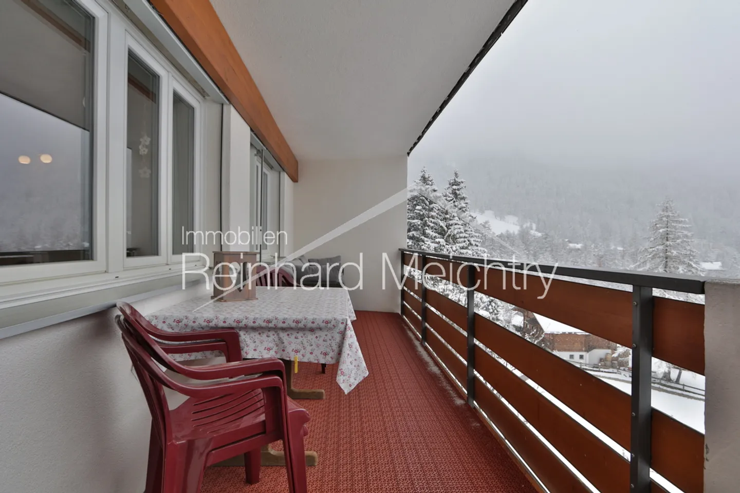Top renovated 3.5 room holiday apartment in the 'Majesta' house in Leukerbad - Photo 7 of 36