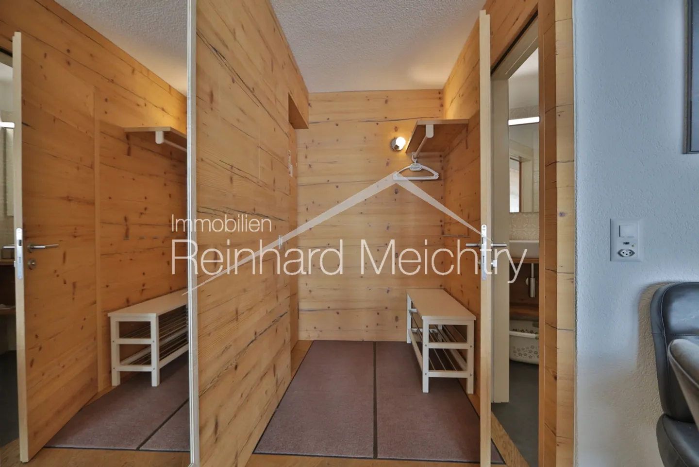 Top renovated 3.5 room holiday apartment in the 'Majesta' house in Leukerbad - Photo 10 of 36