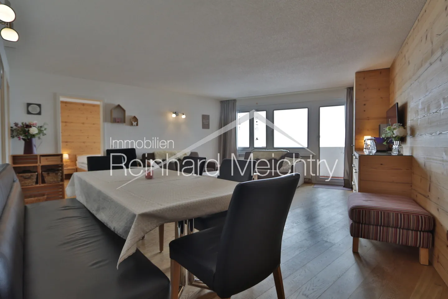 Top renovated 3.5 room holiday apartment in the 'Majesta' house in Leukerbad - Photo 11 of 36