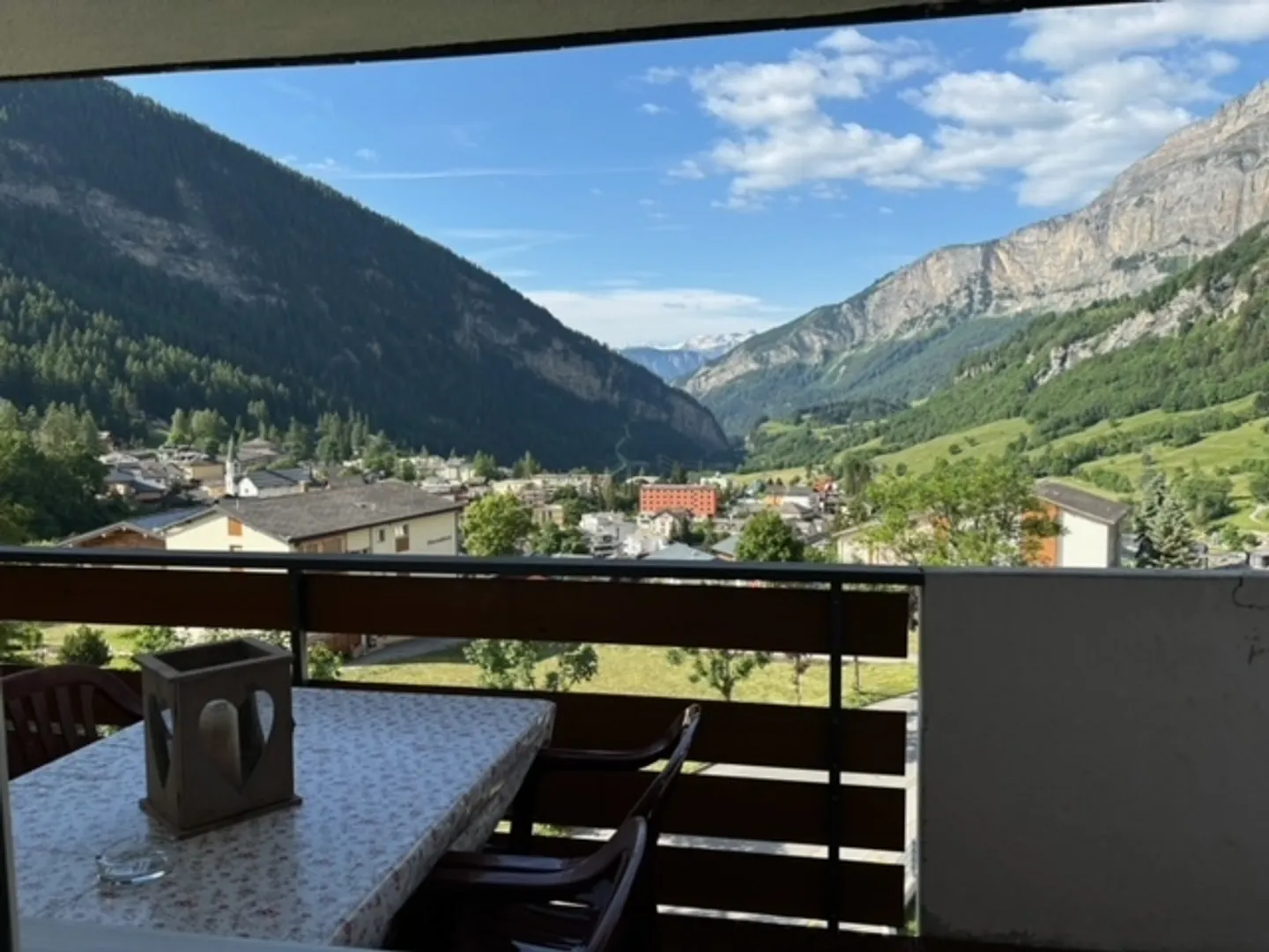 Top renovated 3.5 room holiday apartment in the 'Majesta' house in Leukerbad - Photo 3 of 36
