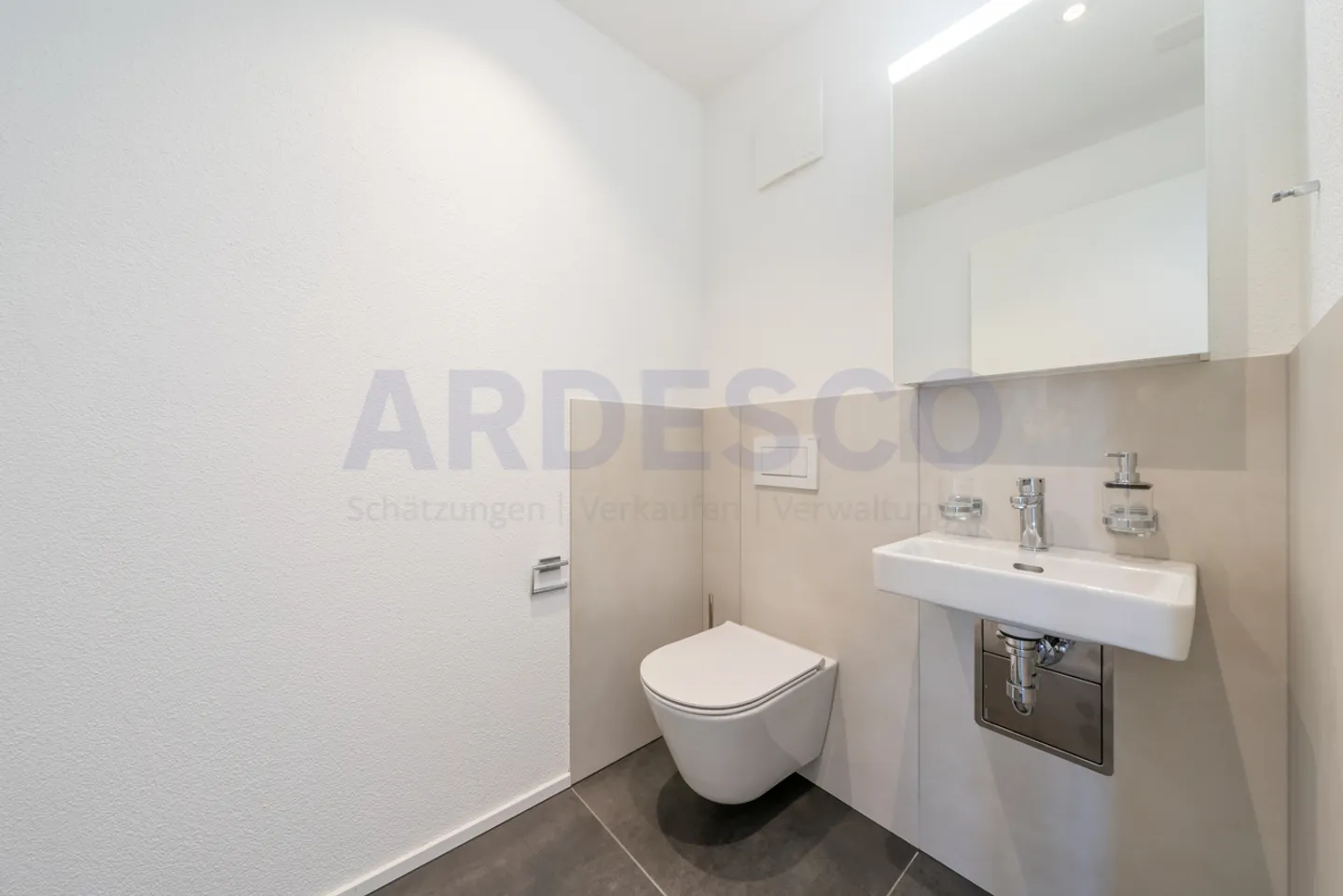 Elegance, comfort, and excellent condition combined! - Photo 6 of 9