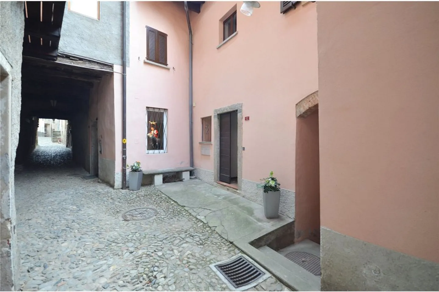 Geräumige 4,5-Zimmer-Wohnung mit Terrasse im Dorf - Foto 5 von 13
