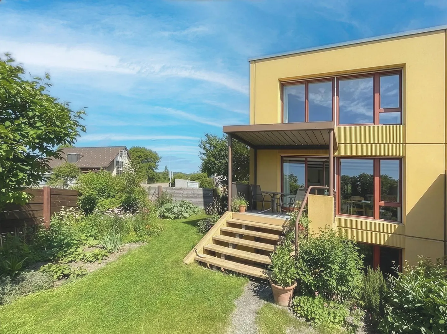 Charmantes Eckhaus mit Garten - Foto 1 von 20