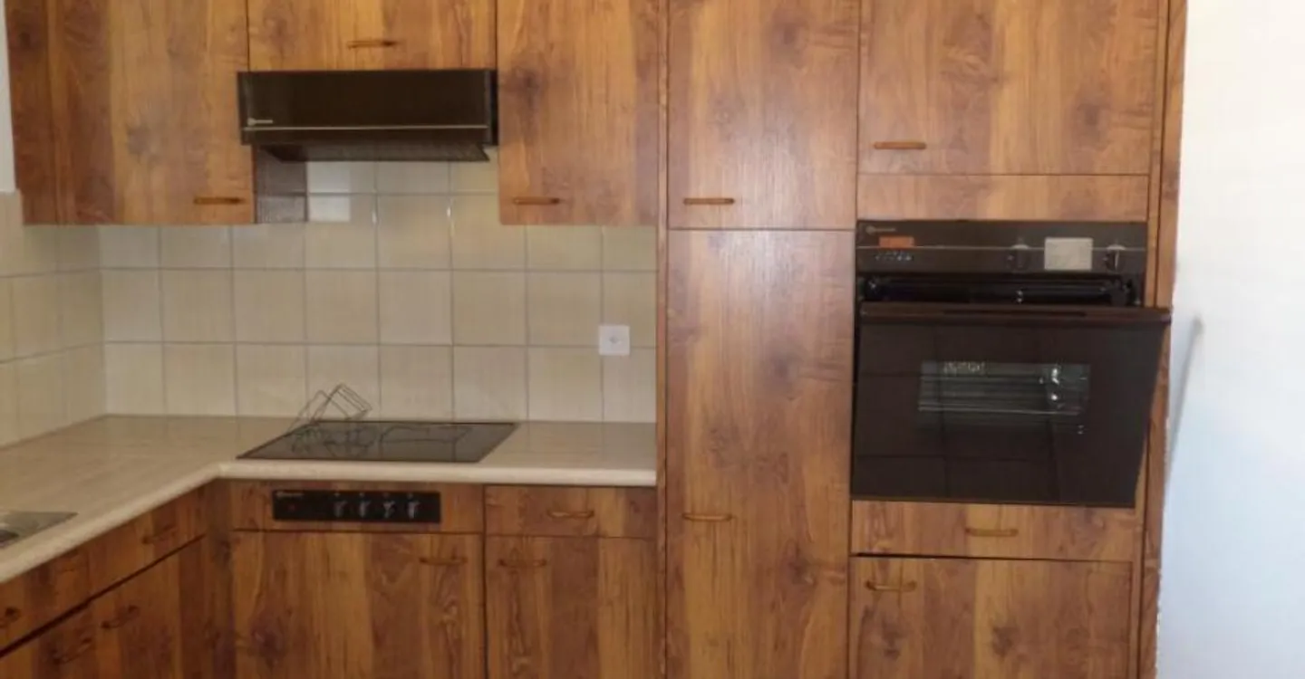 Appartement 2,5 pièces dans un quartier vert et calme - Photo 2 sur 5
