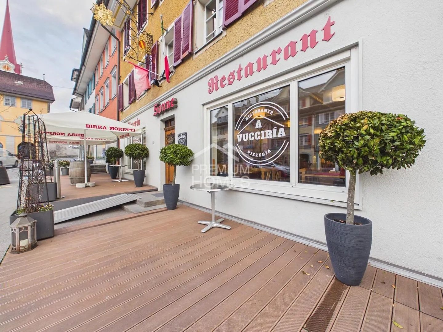 Investment property with gastronomy and residential use in a central location - Photo 1 of 13