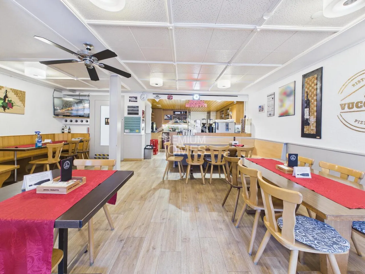 Investment property with gastronomy and residential use in a central location - Photo 2 of 13