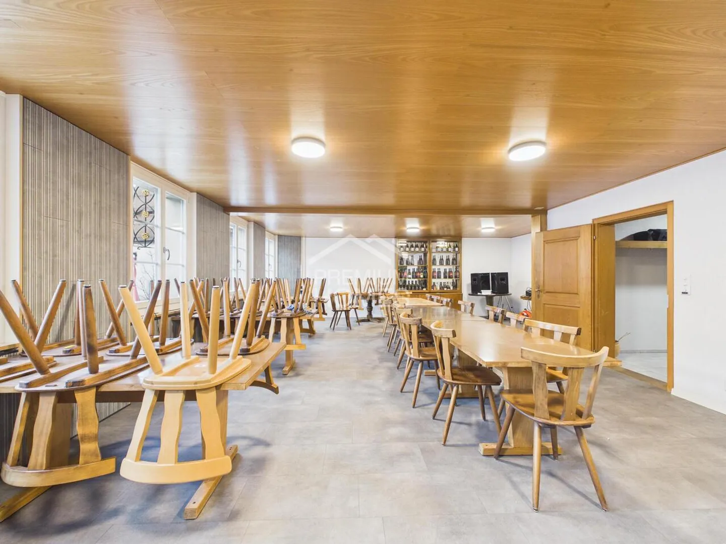 Investment property with gastronomy and residential use in a central location - Photo 3 of 13