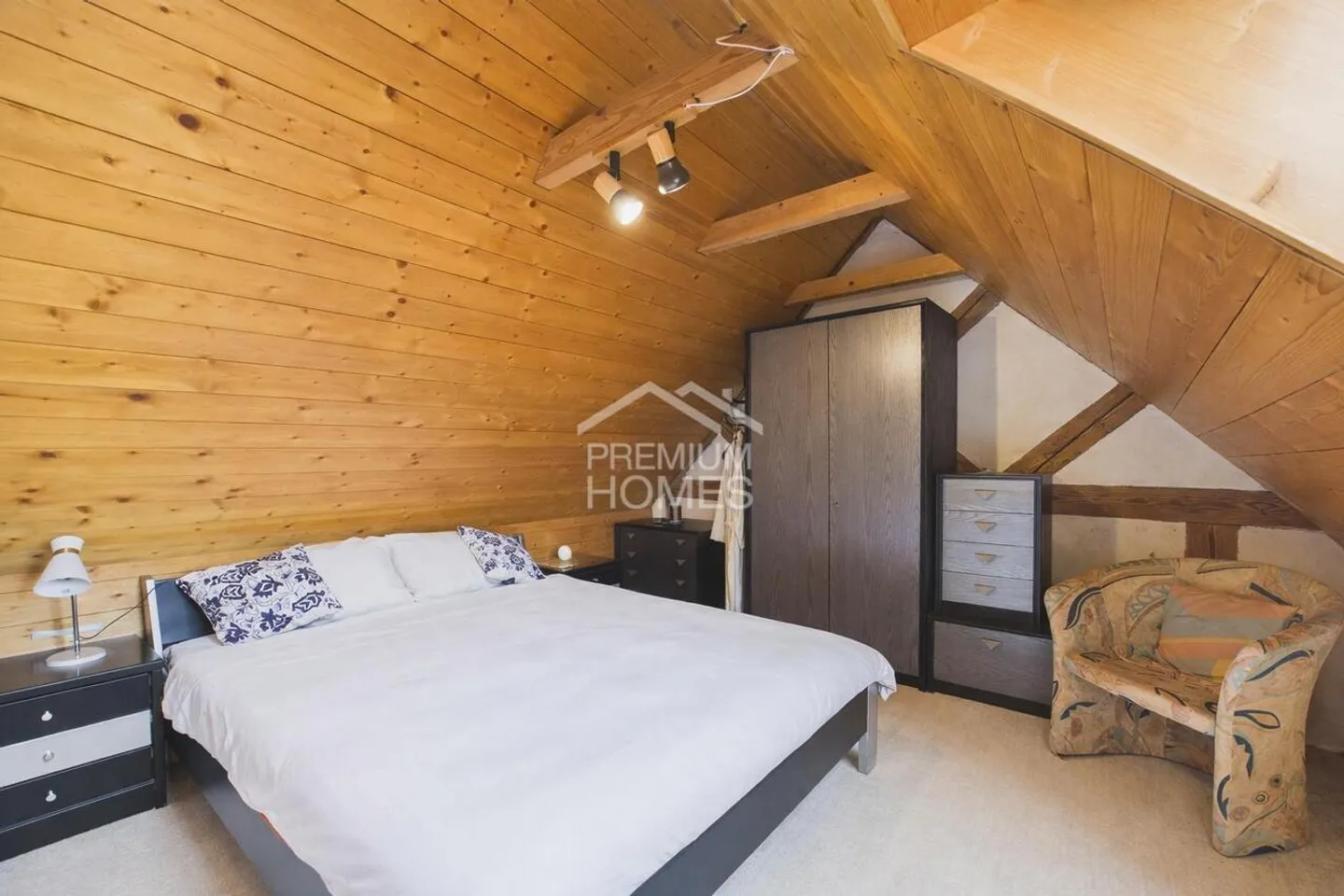 Investment property with gastronomy and residential use in a central location - Photo 10 of 13