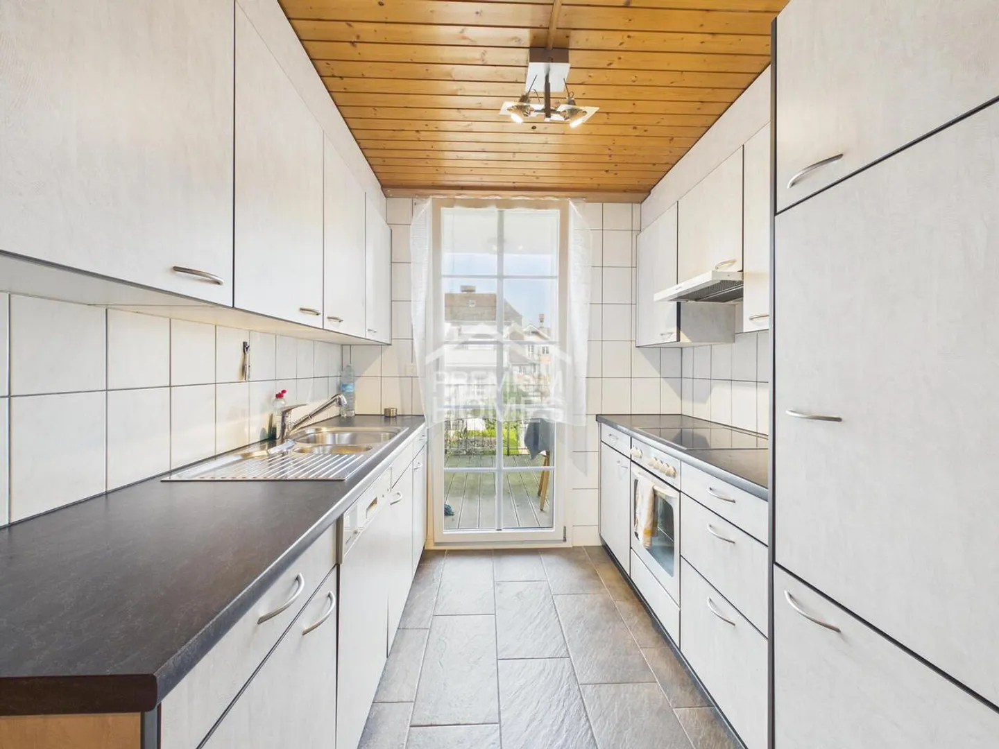 Investment property with gastronomy and residential use in a central location - Photo 12 of 13